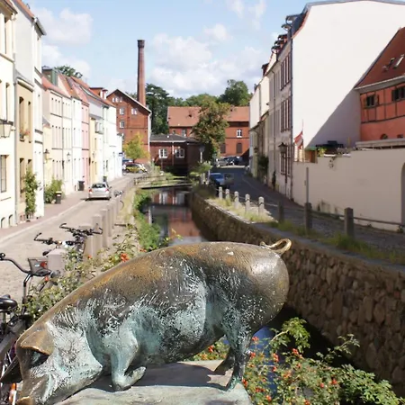 Apartment Am Wismarer Markt Mit Balkon - Abc329