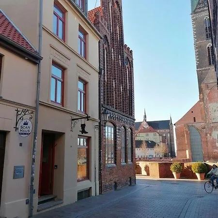 Apartment Am Wismarer Markt Mit Balkon - Abc329 *